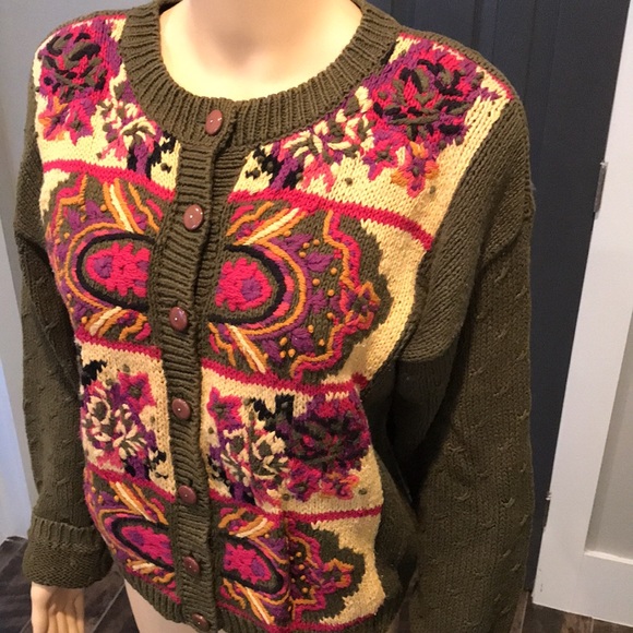 Vintage grannycore fall winter button embroidery sweater - Picture 2 of 6